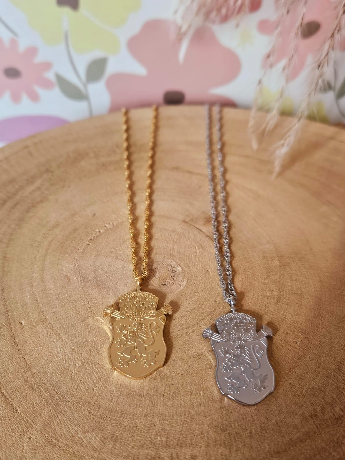 Bulgaria coat of arms necklace