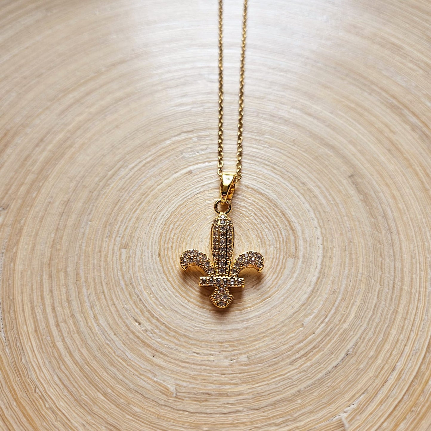 Goldene Bosanska Ljiljan Halskette aus Edelstahl mit Strass