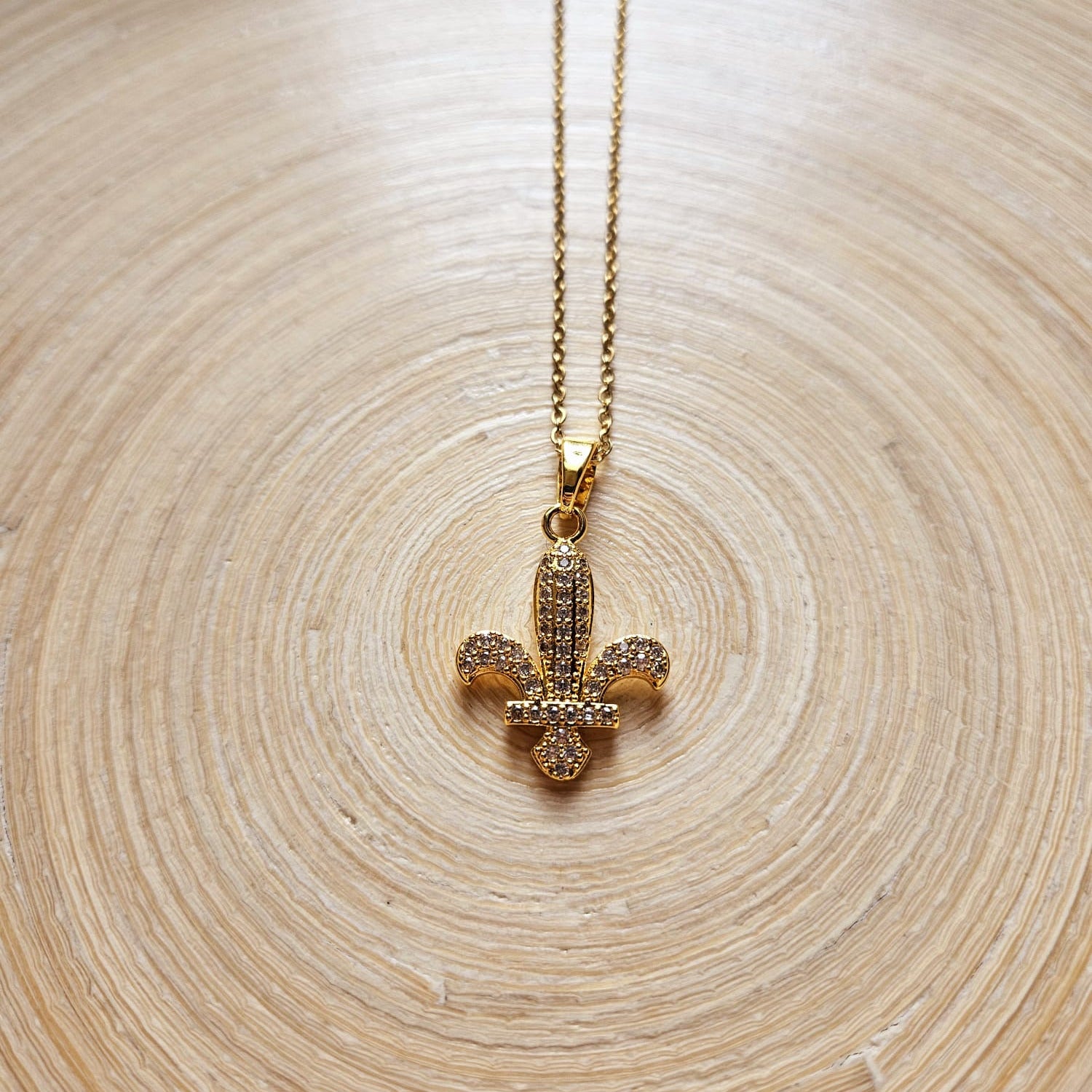 Goldene Bosanska Ljiljan Halskette aus Edelstahl mit Strass