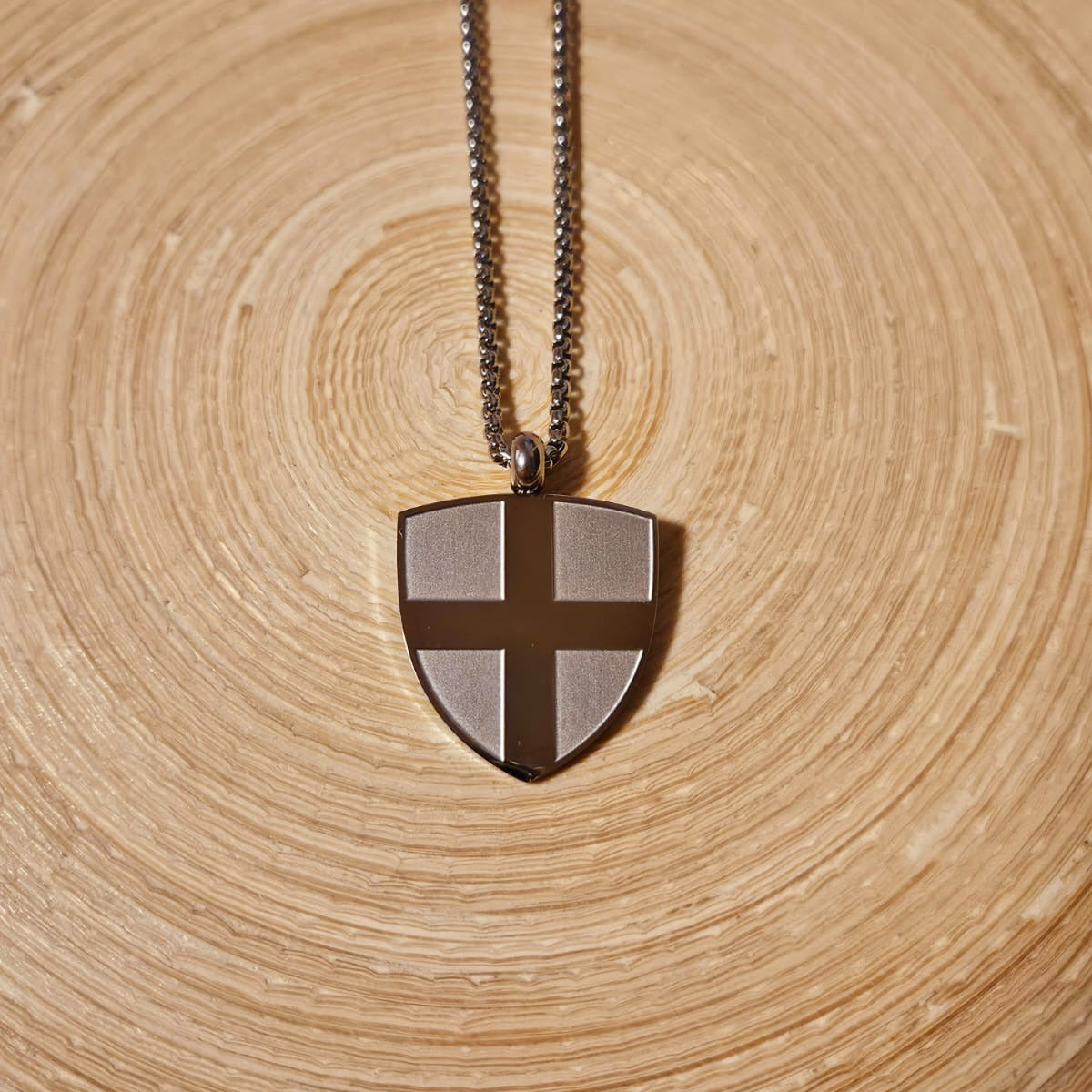 Edelstahlkette mit Schweizer Kreuz Anhänger