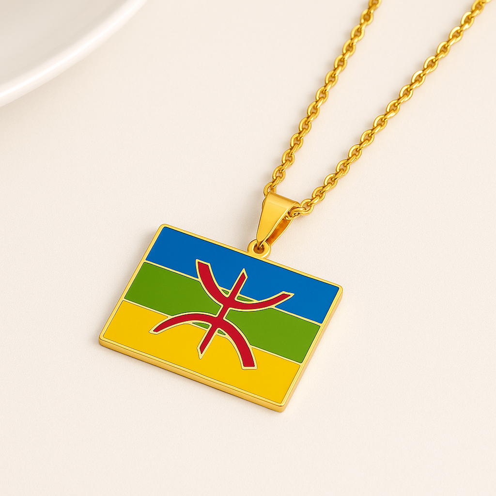 Goldene Amazigh Flaggenkette mit rotem Yaz Zeichen