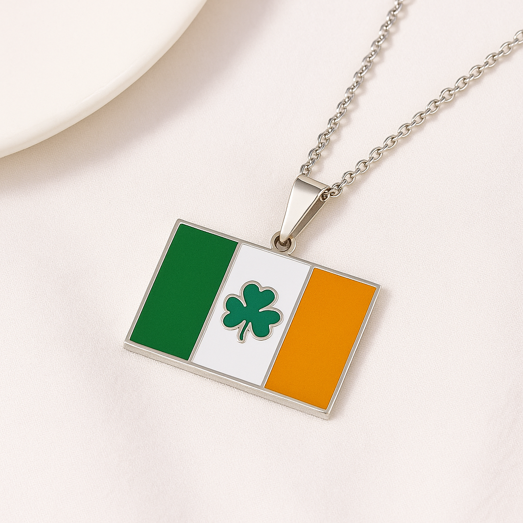 Silberne Irland Halskette mit Flagge und Kleeblatt