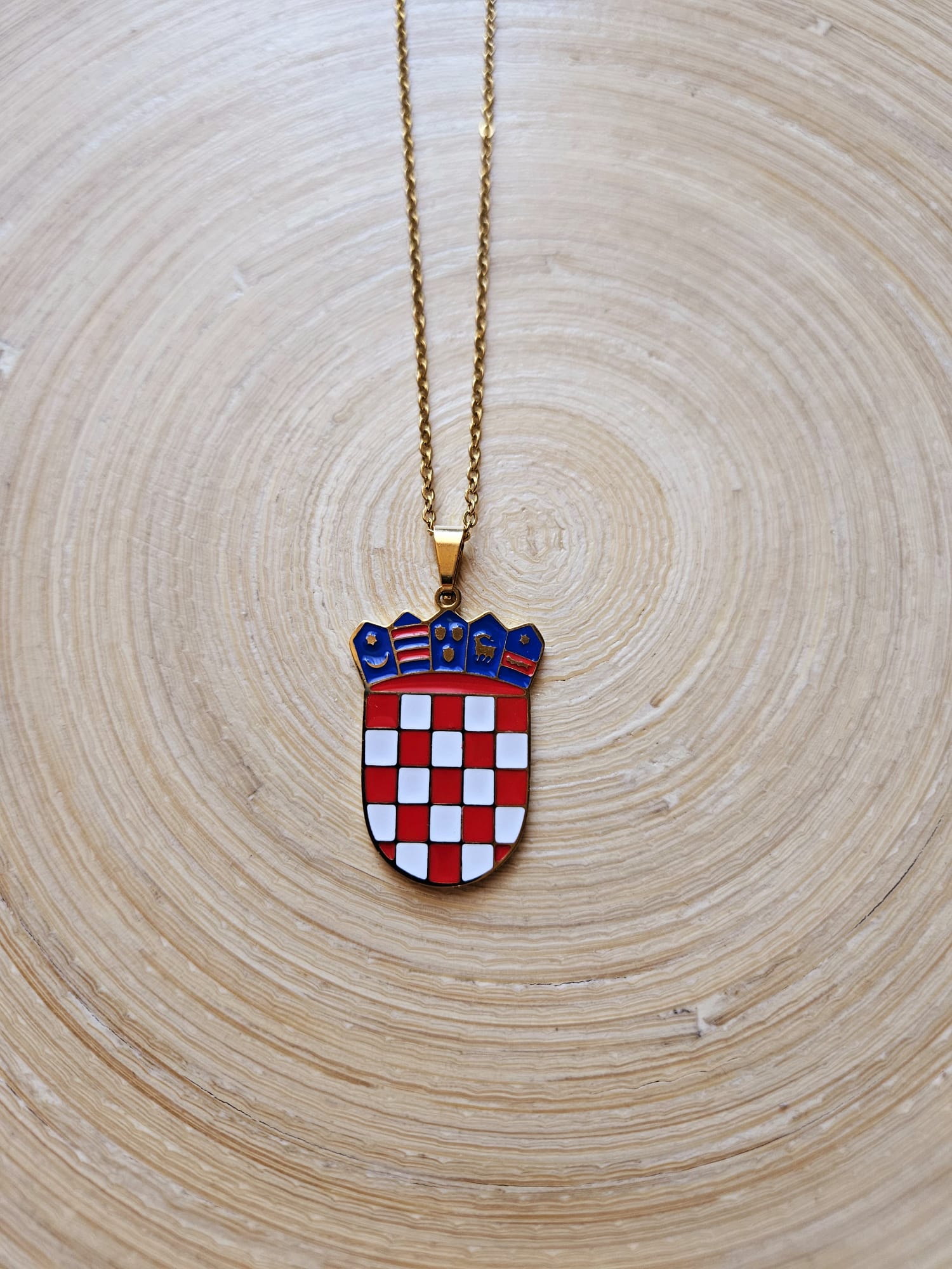 Goldene Kroatien Halskette mit farbigem Wappenanhänger