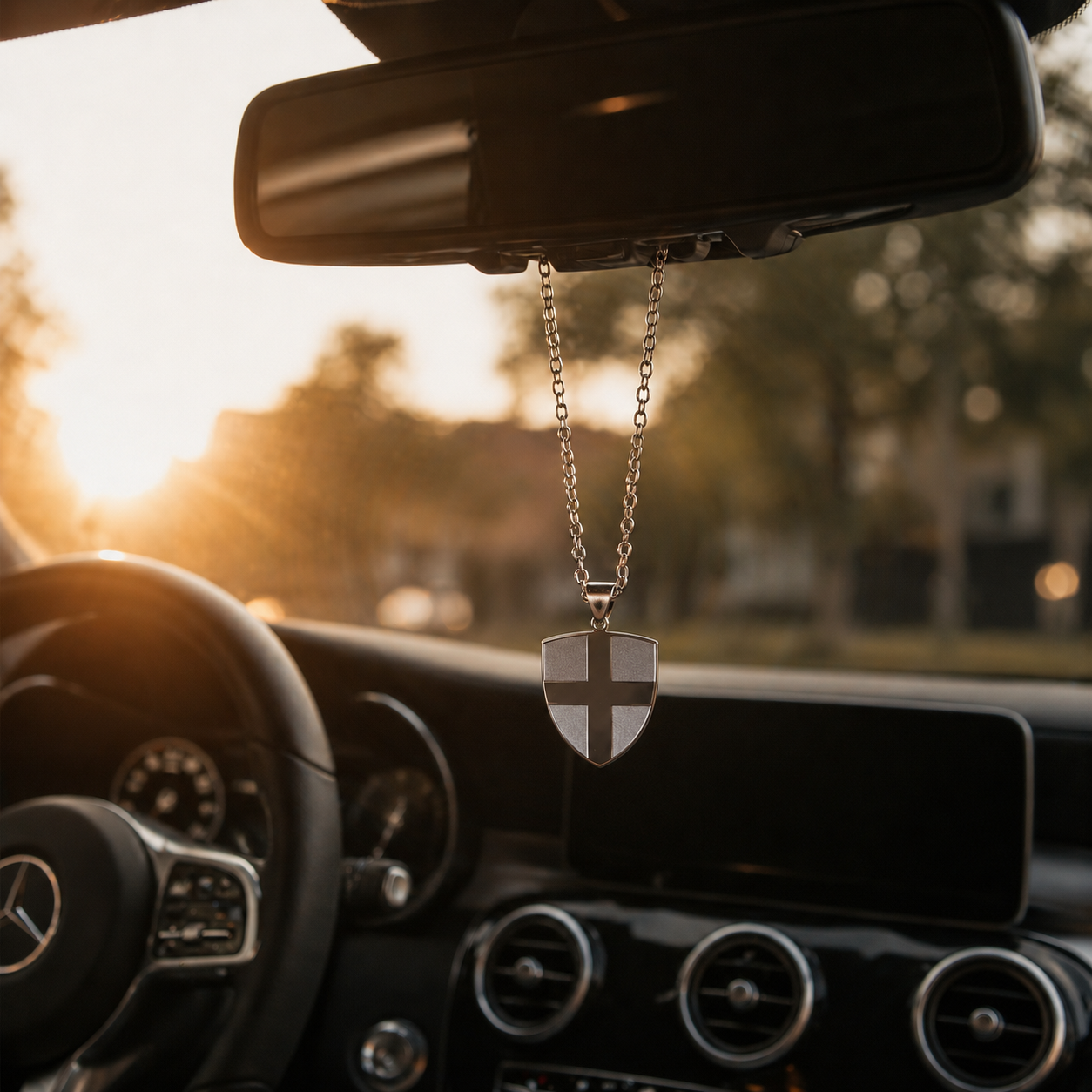 Schweiz Kette in Silber mit Schweizer Wappen Anhänger am Auto-Rückspiegel