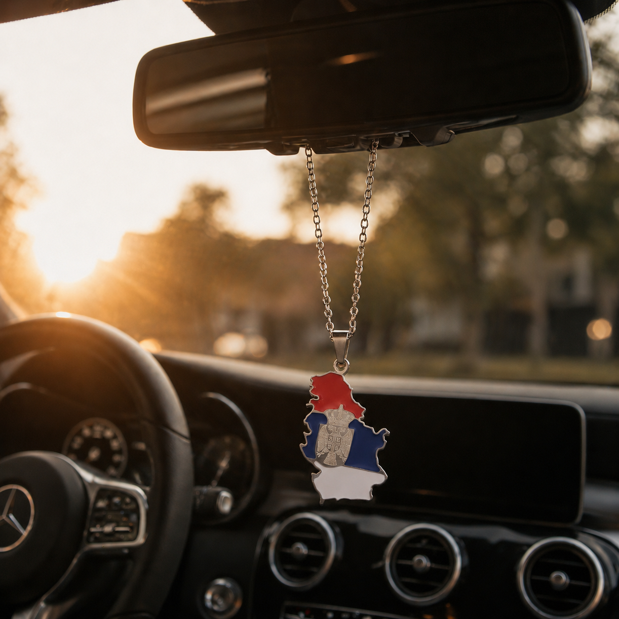 Serbien Kette in Silber mit serbischem Wappen Anhänger am Auto-Rückspiegel