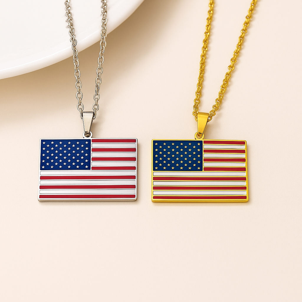 USA Flaggen Halskette in Gold und Silber mit Stars and Stripes Design