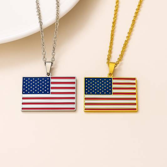 USA Flaggen Halskette in Gold und Silber mit Stars and Stripes Design